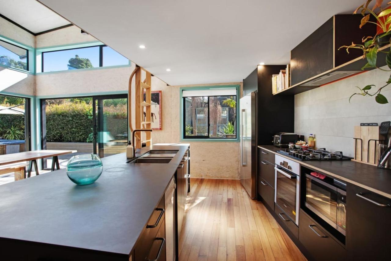 Holiday home Artist Colourful Casa With Spa Pool Near Beaches Auckland